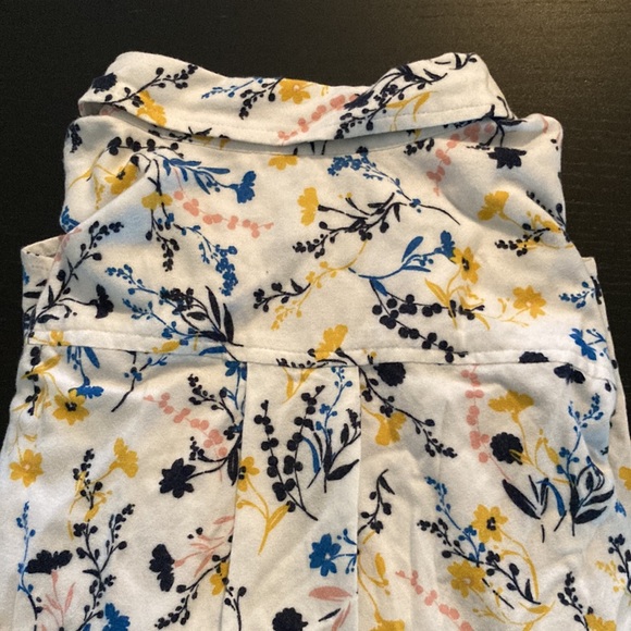 Lands’ End flower print button down blouse - Picture 6 of 6